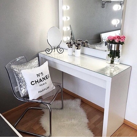 Meet your Posher, Emily - Picture 2 of 3